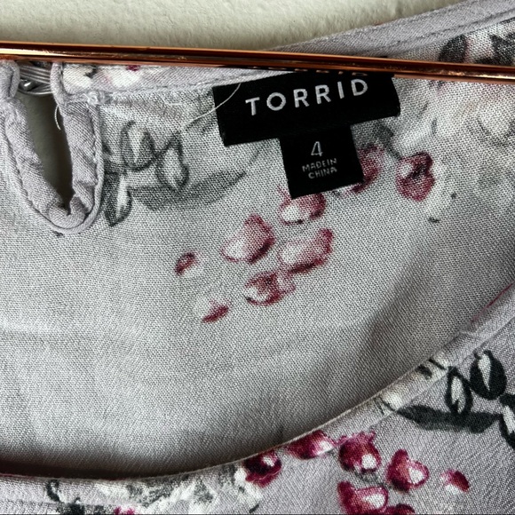 Torrid Light Purple Floral Blouse Long Sleeve Cinched Wrist Cuff Size 4 - Picture 3 of 6